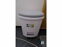Set bestaande uit een elektrische fauteuil en een lage kast - afbeelding 10 van  11