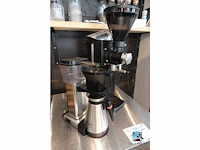 Set bestaande uit een koffiezetapparaat en een koffiemolen