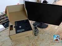 Set bestaande uit een scherm en telefoons