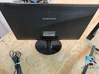Set bestaande uit een scherm en telefoons - afbeelding 5 van  7