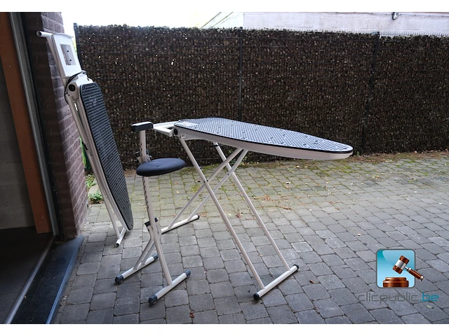 Set bestaande uit strijktafels en een kruk - afbeelding 1 van  8