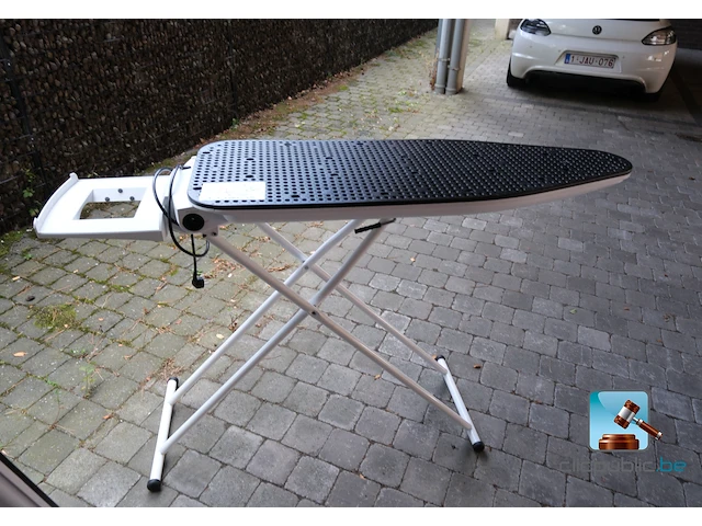 Set bestaande uit strijktafels en een kruk - afbeelding 3 van  8