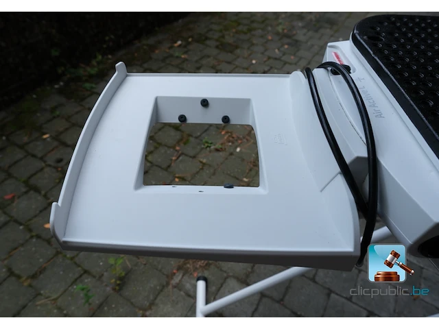 Set bestaande uit strijktafels en een kruk - afbeelding 6 van  8