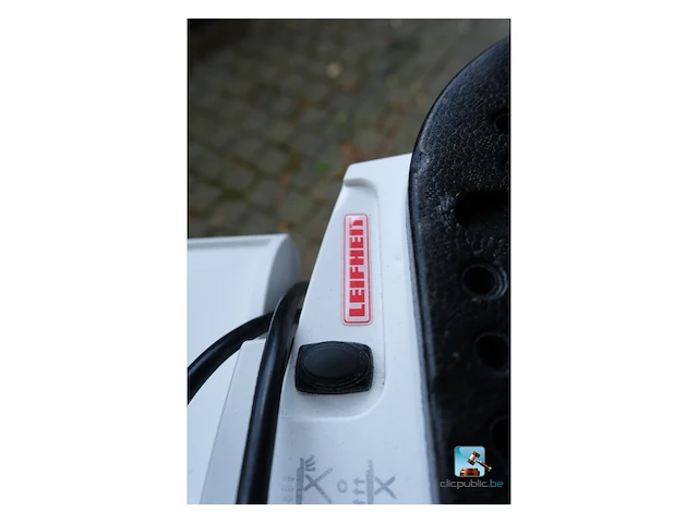 Set bestaande uit strijktafels en een kruk - afbeelding 7 van  8