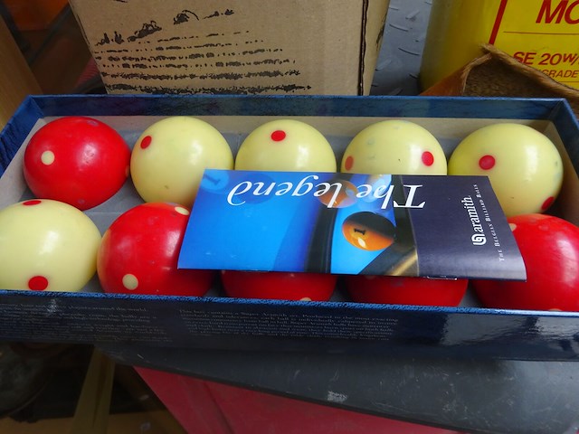 Set biljartballen met stip - afbeelding 2 van  2