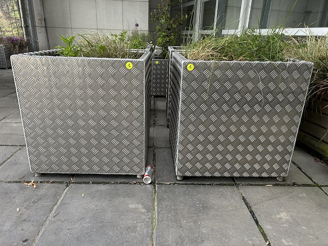 Set bloembakken (2st) 70cm x 70cm x 72cm - afbeelding 1 van  2