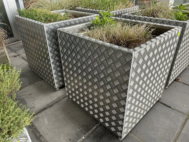 Set bloembakken (2st) 70cm x 70cm x 72cm - afbeelding 1 van  1
