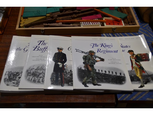 Set boekjes men at arms - afbeelding 2 van  2