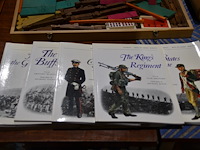 Set boekjes men at arms - afbeelding 2 van  2