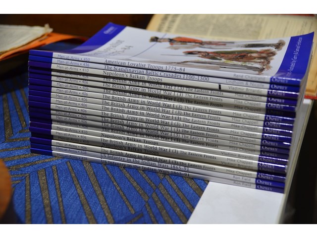 Set boekjes men at arms - afbeelding 2 van  2