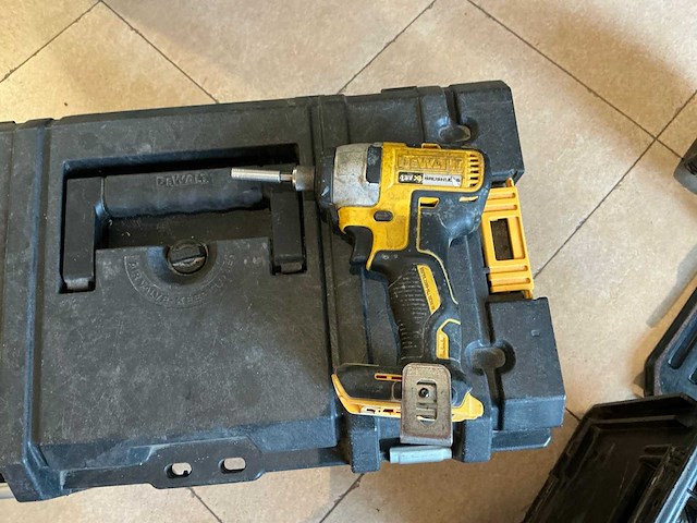 Set dewalt accu gereedschappen met steekwagen - afbeelding 15 van  27