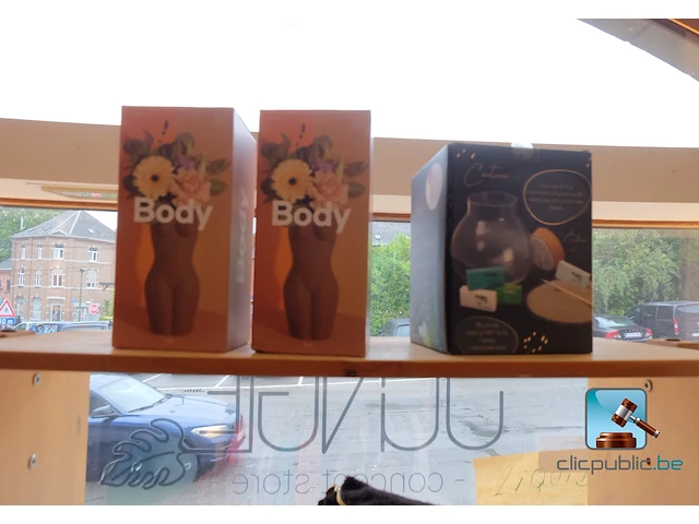 Set displays met inhoud - afbeelding 13 van  24