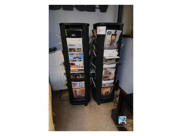 Set displays op wielen - afbeelding 1 van  4