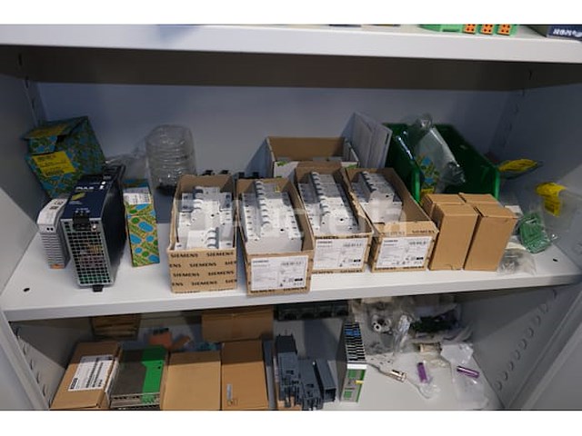 Set diverse elektrische apparatuur - afbeelding 17 van  19