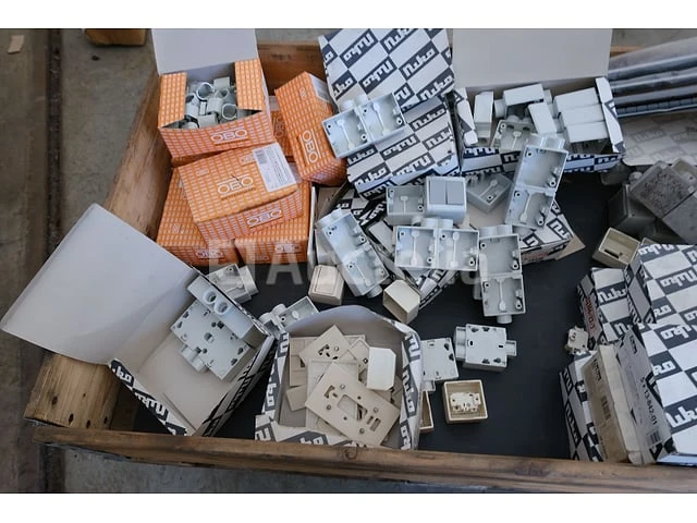 Set diverse elektrische apparatuur - afbeelding 2 van  8