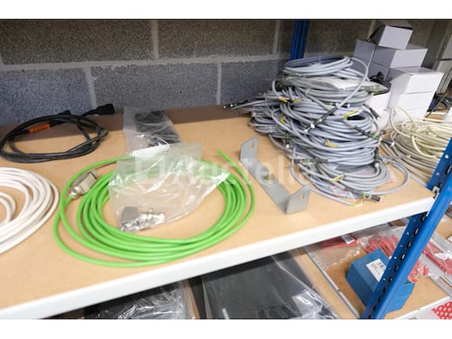 Set diverse elektronische apparatuur en onderdelen (grote aantallen) - afbeelding 4 van  37