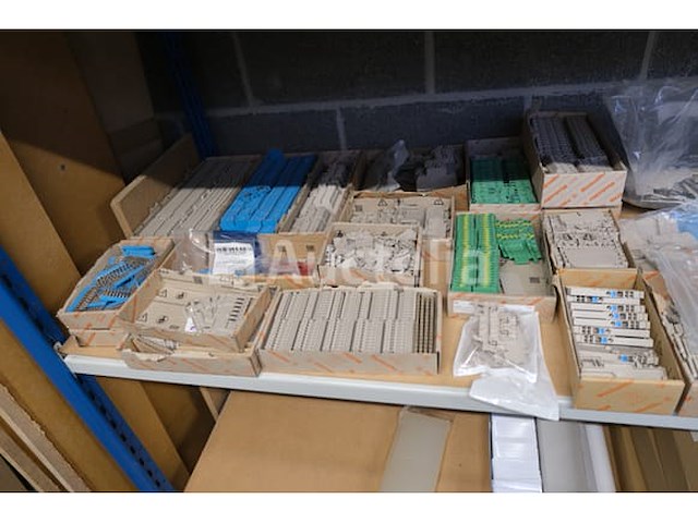 Set diverse elektronische apparatuur en onderdelen (grote aantallen) - afbeelding 5 van  37