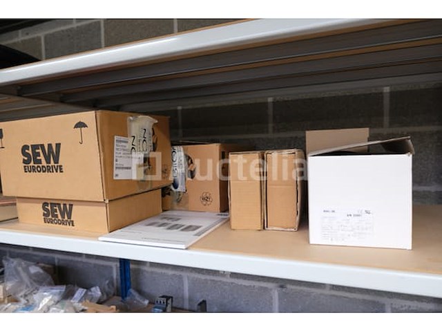 Set diverse elektronische apparatuur en onderdelen (grote aantallen) - afbeelding 13 van  37