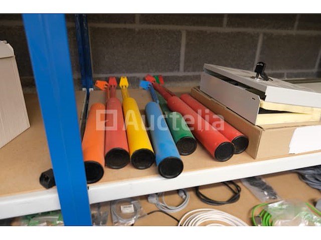 Set diverse elektronische apparatuur en onderdelen (grote aantallen) - afbeelding 29 van  37