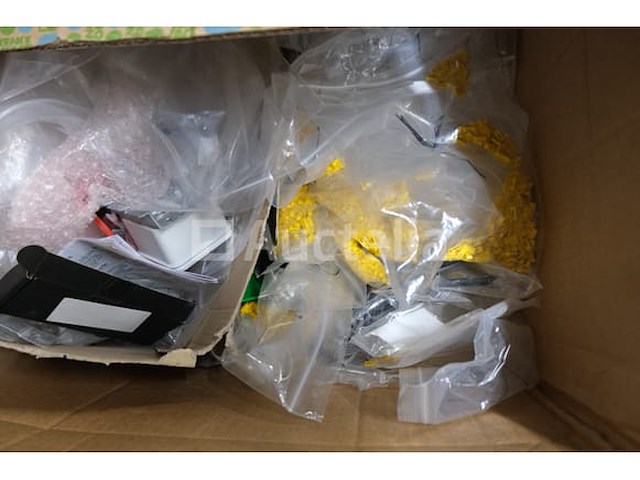 Set diverse elektronische apparatuur en onderdelen (grote aantallen) - afbeelding 30 van  37