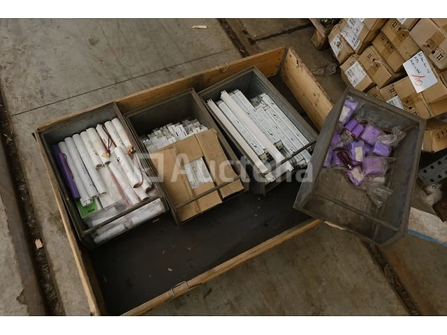 Set elektrisch materiaal - afbeelding 1 van  9