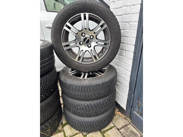 Set fiat velgen met winter banden vredestein - afbeelding 1 van  5