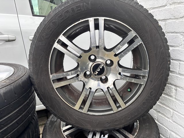 Set fiat velgen met winter banden vredestein - afbeelding 2 van  5