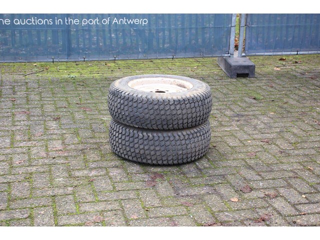 Set gazonbanden goodyear 27x8.50-15nhs voor iseki/kubota - afbeelding 1 van  1