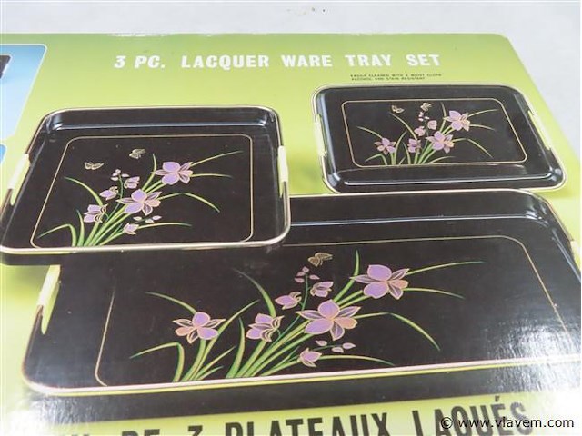 Set gelakte plateaus - afbeelding 2 van  2