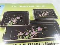 Set gelakte plateaus - afbeelding 2 van  2