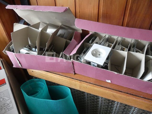 Set gereedschap, hardware en diverse gebruiksvoorwerpen - afbeelding 14 van  23