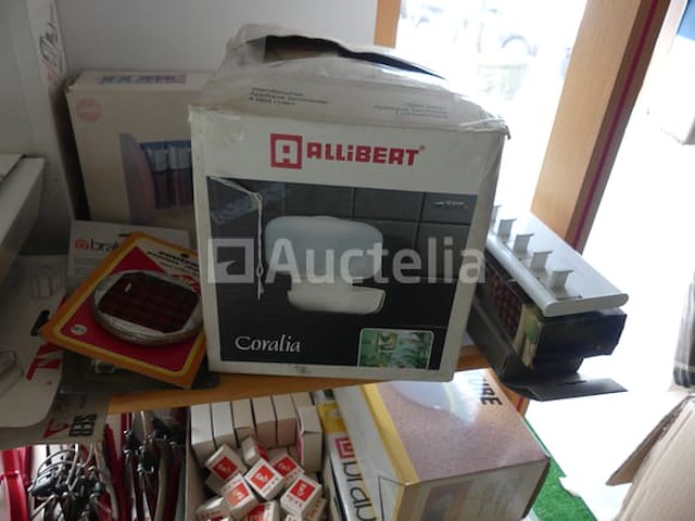 Set gereedschap, hardware en diverse gebruiksvoorwerpen - afbeelding 22 van  23