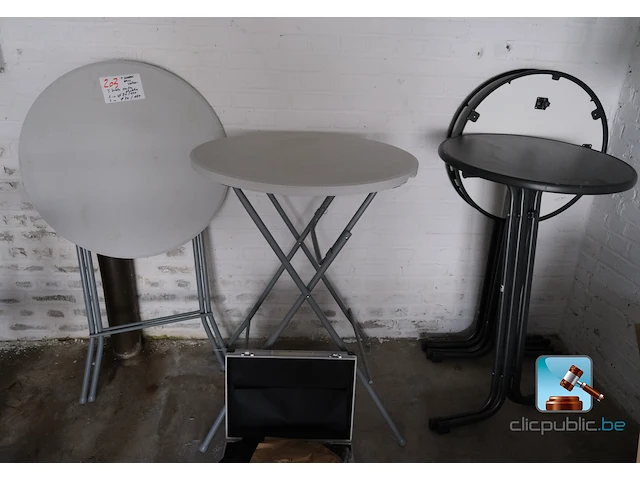 Set hoge tafels met tafelkleden - afbeelding 1 van  5