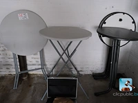 Set hoge tafels met tafelkleden