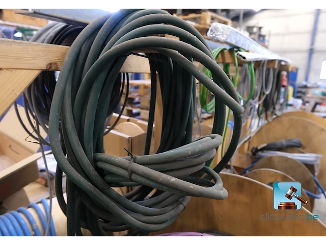 Set kabelhaspels met elektriciteitskabels - afbeelding 9 van  10
