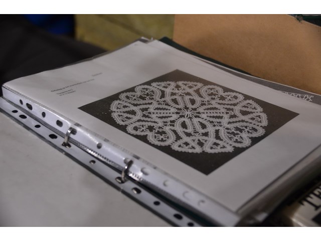 Set kant maken en kantenklossen boeken, staaltjes, voorbeelden etc. - afbeelding 4 van  9