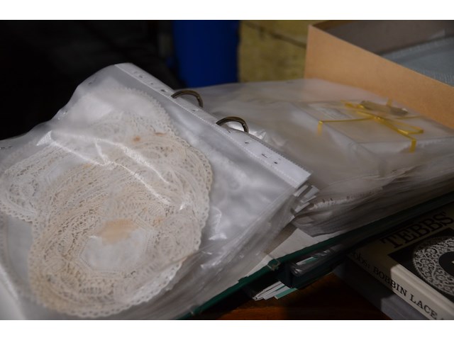 Set kant maken en kantenklossen boeken, staaltjes, voorbeelden etc. - afbeelding 5 van  9