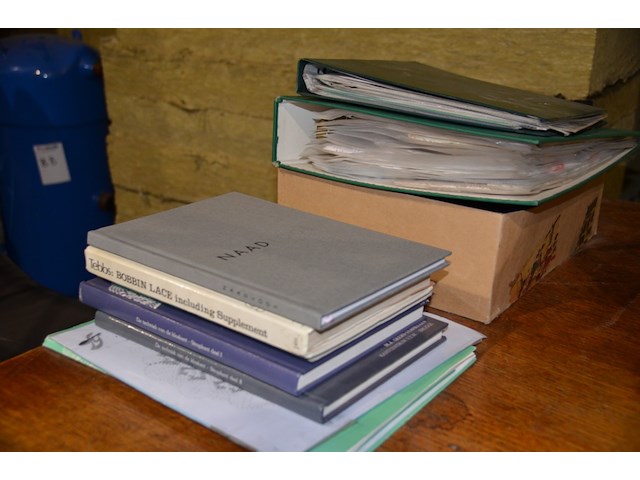 Set kant maken en kantenklossen boeken, staaltjes, voorbeelden etc. - afbeelding 9 van  9