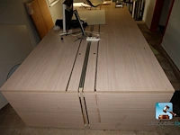 Set kantoormeubilair met beeldscherm - afbeelding 2 van  8