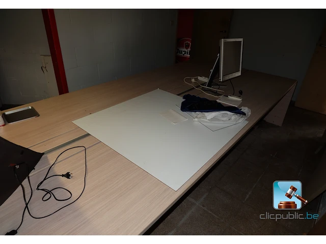 Set kantoormeubilair met beeldscherm - afbeelding 5 van  8