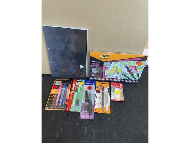 Set kantoor/schoolmateriaal - afbeelding 1 van  1