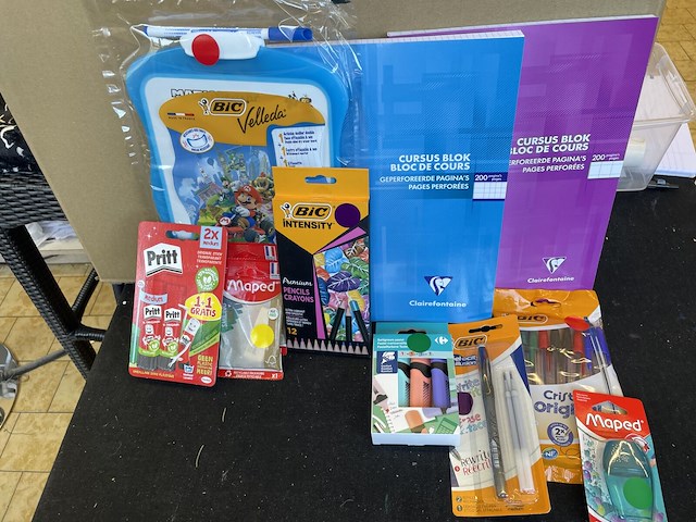 Set kantoor/schoolmateriaal - afbeelding 1 van  1