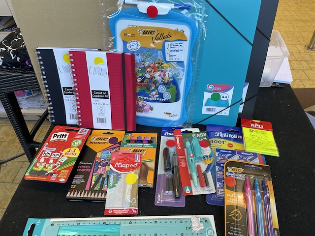 Set kantoor/schoolmateriaal - afbeelding 1 van  1