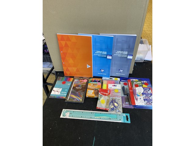 Set kantoor/schoolmateriaal - afbeelding 1 van  1