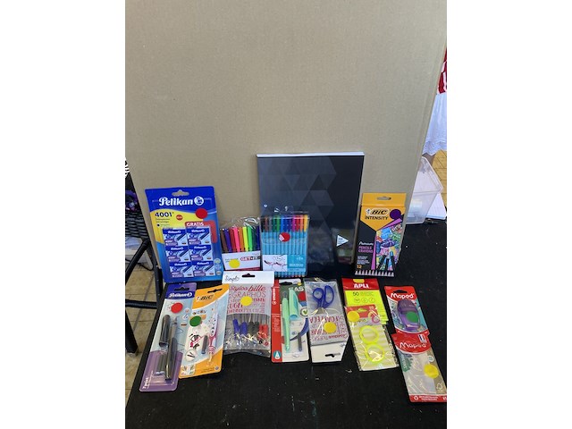 Set kantoor/schoolmateriaal - afbeelding 1 van  1