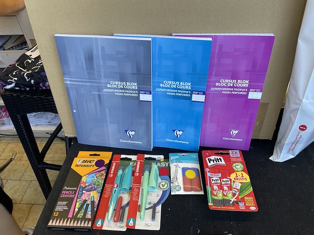 Set kantoor/schoolmateriaal - afbeelding 1 van  1