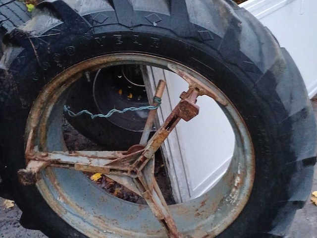 Set koeiwielen / opzet-dubbelwielen voor tractor – 32 inch - afbeelding 1 van  3