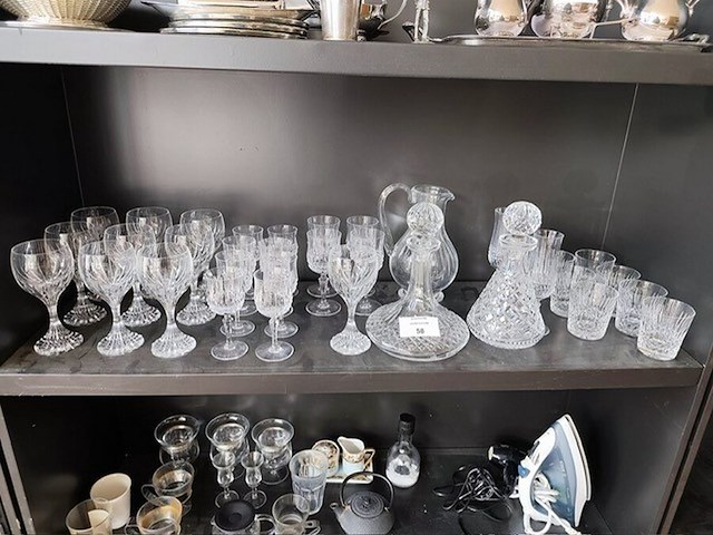 Set kristallen glazen en karaf, 2 decanteerkaraffen kristal - afbeelding 1 van  8