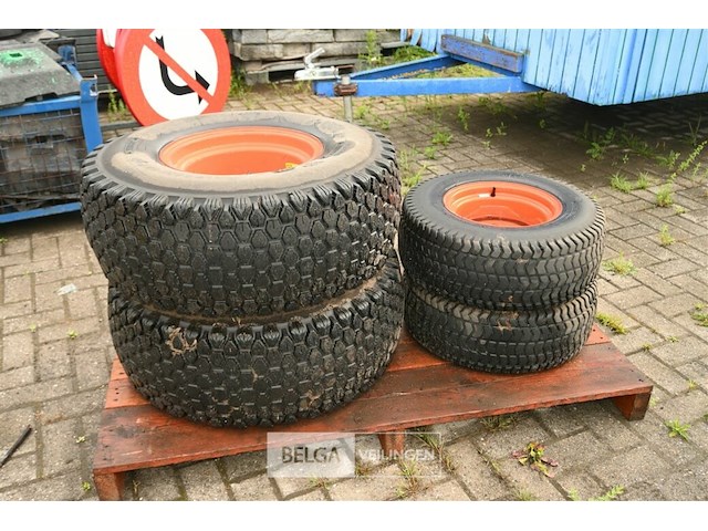 Set kubota velgen met gazonbanden - afbeelding 1 van  7