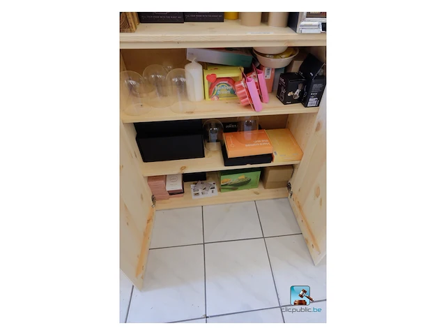 Set lage meubels inclusief inhoud - afbeelding 6 van  9